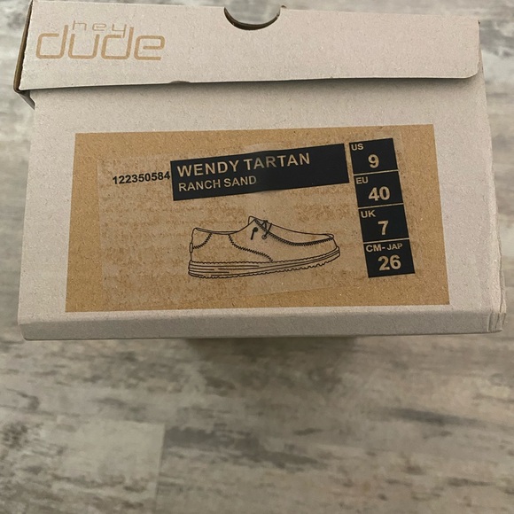 NWT and Box Hey Dude Wendy Tartan Buckle Exclusive - Picture 2 of 3
